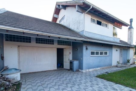 Casa à venda com 240m², 4 quartos e 3 vagas Casa à venda com 240m², 4 quartos e 3 vagasFachada