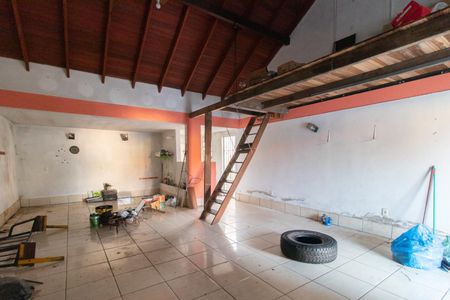 Casa à venda com 240m², 4 quartos e 3 vagas Casa à venda com 240m², 4 quartos e 3 vagasGaragem