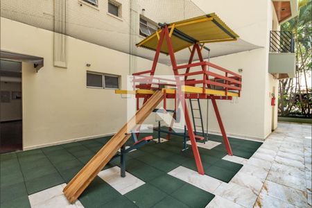 Apartamento à venda com 115m², 3 quartos e 2 vagas Apartamento à venda com 115m², 3 quartos e 2 vagasÁrea comum - Playground