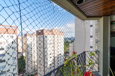 Apartamento à venda com 115m², 3 quartos e 2 vagas Apartamento à venda com 115m², 3 quartos e 2 vagasSacada do Quarto 3