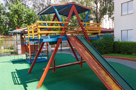 Apartamento para alugar com 48m², 2 quartos e 1 vaga Apartamento para alugar com 48m², 2 quartos e 1 vagaÁrea comum - Playground