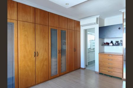 Apartamento à venda com 170m², 3 quartos e 2 vagas Apartamento à venda com 170m², 3 quartos e 2 vagasSuíte