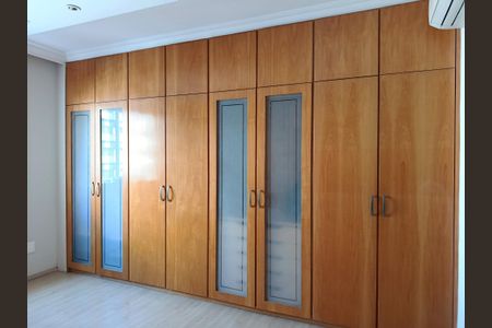 Apartamento à venda com 170m², 3 quartos e 2 vagas Apartamento à venda com 170m², 3 quartos e 2 vagasSuíte