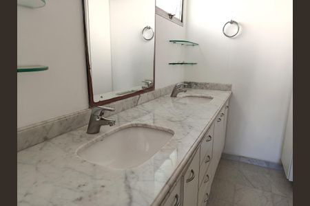 Apartamento à venda com 170m², 3 quartos e 2 vagas Apartamento à venda com 170m², 3 quartos e 2 vagasBanheiro da Suíte