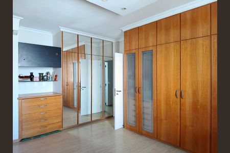Apartamento à venda com 170m², 3 quartos e 2 vagas Apartamento à venda com 170m², 3 quartos e 2 vagasSuíte