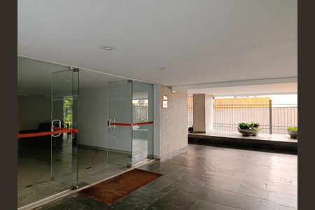 Apartamento à venda com 170m², 3 quartos e 2 vagas Apartamento à venda com 170m², 3 quartos e 2 vagasEntrada do edifício