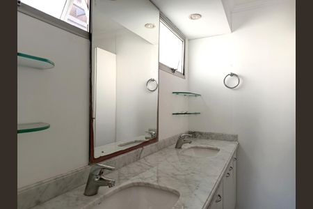 Apartamento à venda com 170m², 3 quartos e 2 vagas Apartamento à venda com 170m², 3 quartos e 2 vagasBanheiro da Suíte