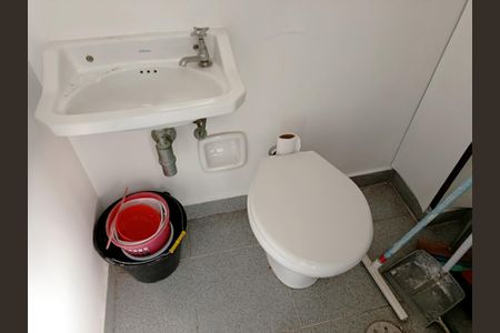 Apartamento à venda com 170m², 3 quartos e 2 vagas Apartamento à venda com 170m², 3 quartos e 2 vagasÁrea de Serviço - banheiro