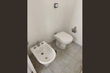 Apartamento à venda com 170m², 3 quartos e 2 vagas Apartamento à venda com 170m², 3 quartos e 2 vagasBanheiro da Suíte