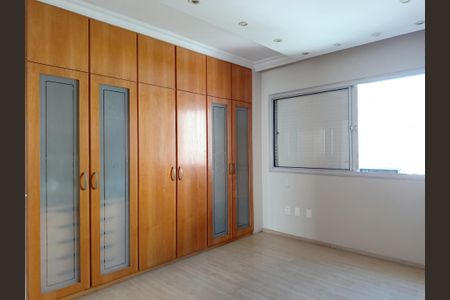 Apartamento à venda com 170m², 3 quartos e 2 vagas Apartamento à venda com 170m², 3 quartos e 2 vagasSuíte