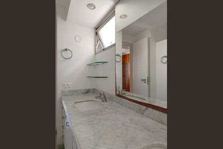 Apartamento à venda com 170m², 3 quartos e 2 vagas Apartamento à venda com 170m², 3 quartos e 2 vagasBanheiro da Suíte