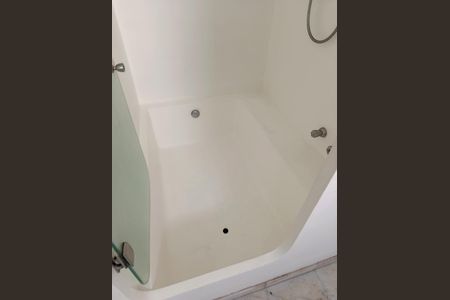 Apartamento à venda com 170m², 3 quartos e 2 vagas Apartamento à venda com 170m², 3 quartos e 2 vagasBanheiro da Suíte