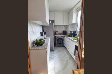 Cozinha de apartamento à venda com 2 quartos, 48m² em Santa Helena, Belo Horizonte