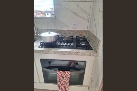 Cozinha de apartamento à venda com 2 quartos, 48m² em Santa Helena, Belo Horizonte