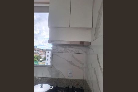Cozinha de apartamento à venda com 2 quartos, 48m² em Santa Helena, Belo Horizonte