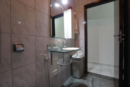 Casa à venda com 271m², 3 quartos e 2 vagasBanheiro