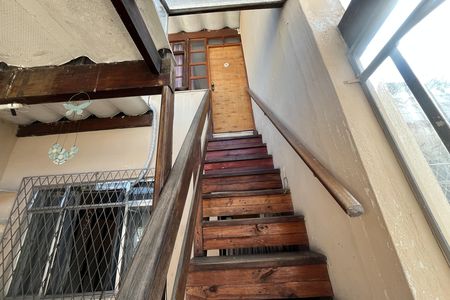 Casa de condomínio para alugar com 100m², 3 quartos e 1 vaga Casa de condomínio para alugar com 100m², 3 quartos e 1 vagaEscada