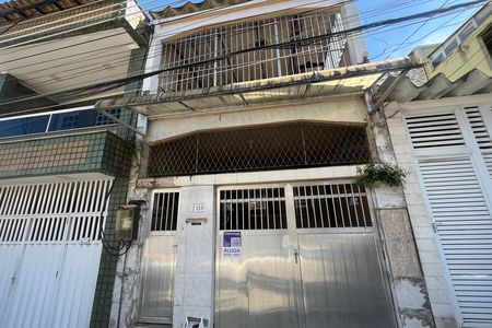 Casa de condomínio para alugar com 100m², 3 quartos e 1 vaga Casa de condomínio para alugar com 100m², 3 quartos e 1 vagaFachada