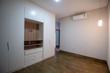 Casa de condomínio para alugar com 220m², 3 quartos e 4 vagas Casa de condomínio para alugar com 220m², 3 quartos e 4 vagasSuite 1