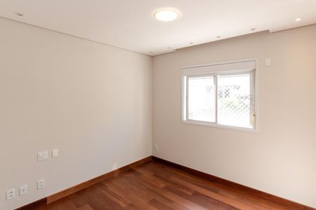 Apartamento à venda com 135m², 3 quartos e 2 vagas Apartamento à venda com 135m², 3 quartos e 2 vagasSuíte