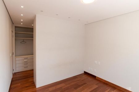 Suíte de apartamento à venda com 3 quartos, 135m² em Vila Irmaos Arnoni, São Paulo