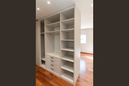 Apartamento à venda com 135m², 3 quartos e 2 vagas Apartamento à venda com 135m², 3 quartos e 2 vagasSuíte