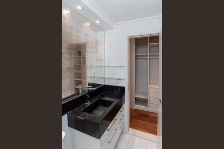 Apartamento à venda com 135m², 3 quartos e 2 vagas Apartamento à venda com 135m², 3 quartos e 2 vagasBanheiro da Suíte