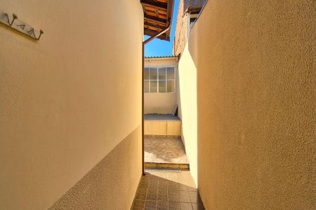 Casa à venda com 119m², 4 quartos e 4 vagas Casa à venda com 119m², 4 quartos e 4 vagasCorredor
