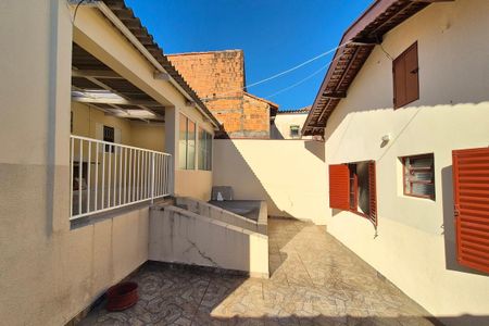 Casa à venda com 119m², 4 quartos e 4 vagas Casa à venda com 119m², 4 quartos e 4 vagasQuintal