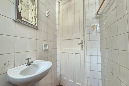 Casa à venda com 119m², 4 quartos e 4 vagas Casa à venda com 119m², 4 quartos e 4 vagasBanheiro