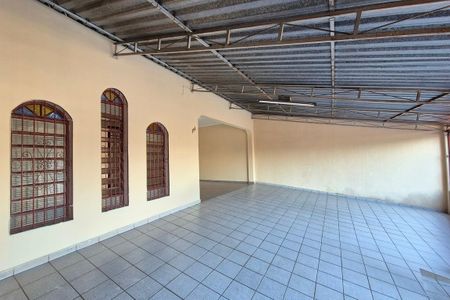 Casa à venda com 119m², 4 quartos e 4 vagas Casa à venda com 119m², 4 quartos e 4 vagasFachada do Prédio