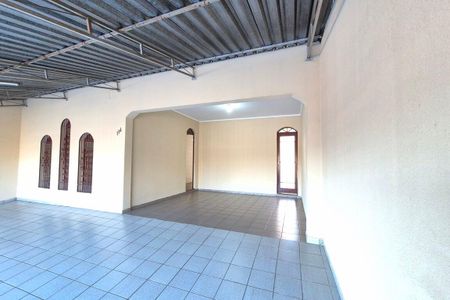 Casa à venda com 119m², 4 quartos e 4 vagas Casa à venda com 119m², 4 quartos e 4 vagasGaragem