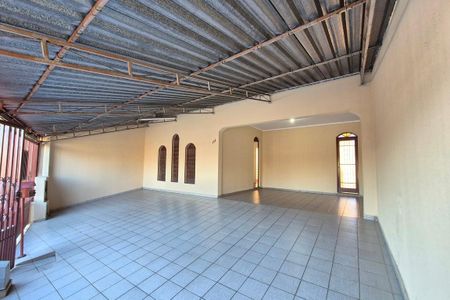 Casa à venda com 119m², 4 quartos e 4 vagas Casa à venda com 119m², 4 quartos e 4 vagasFachada do Prédio