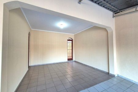Casa à venda com 119m², 4 quartos e 4 vagas Casa à venda com 119m², 4 quartos e 4 vagasGaragem