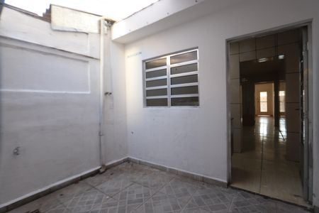 Casa à venda com 70m², 2 quartos e 1 vagaQuintal