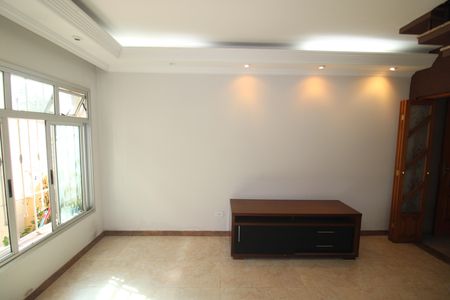 Casa para alugar com 125m², 3 quartos e 2 vagasSala