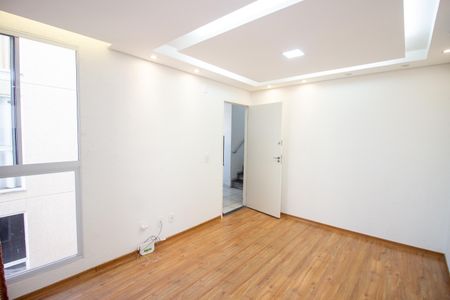 Sala de apartamento para alugar com 2 quartos, 45m² em Caiapos, Contagem