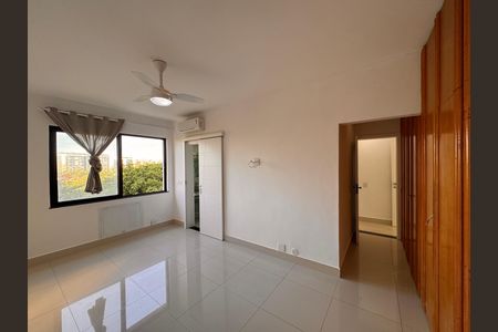 Apartamento à venda com 105m², 3 quartos e 2 vagas Apartamento à venda com 105m², 3 quartos e 2 vagasSuíte