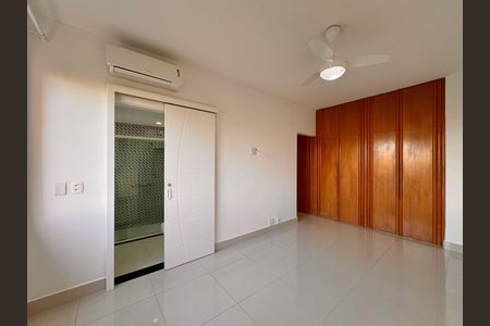 Apartamento à venda com 105m², 3 quartos e 2 vagas Apartamento à venda com 105m², 3 quartos e 2 vagasSuíte
