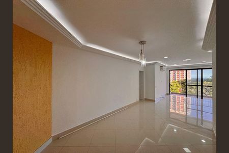 Apartamento à venda com 105m², 3 quartos e 2 vagas Apartamento à venda com 105m², 3 quartos e 2 vagasSala