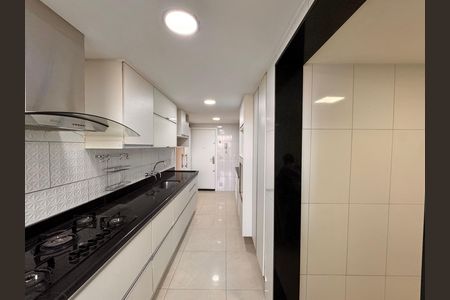 Apartamento à venda com 105m², 3 quartos e 2 vagas Apartamento à venda com 105m², 3 quartos e 2 vagasCozinha e Área de Serviço