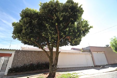 Casa para alugar com 340m², 5 quartos e 4 vagasFachada