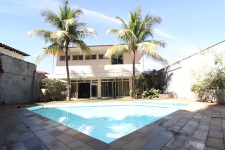 Casa para alugar com 340m², 5 quartos e 4 vagasPiscina