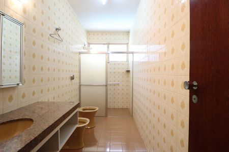 Casa para alugar com 340m², 5 quartos e 4 vagasBanheiro Social