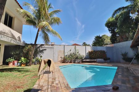 Casa para alugar com 340m², 5 quartos e 4 vagasPiscina