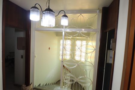 Casa para alugar com 340m², 5 quartos e 4 vagasEscada