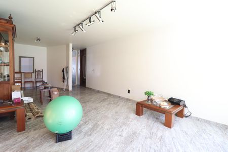 Casa para alugar com 340m², 5 quartos e 4 vagasSala