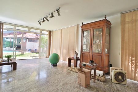 Casa para alugar com 340m², 5 quartos e 4 vagasSala