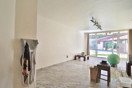 Casa para alugar com 340m², 5 quartos e 4 vagasSala
