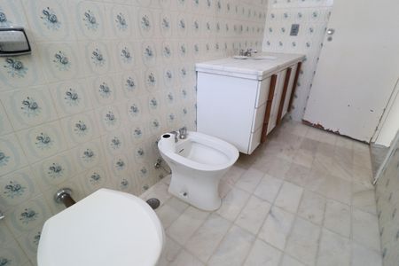Casa para alugar com 340m², 5 quartos e 4 vagasBanheiro da Suíte